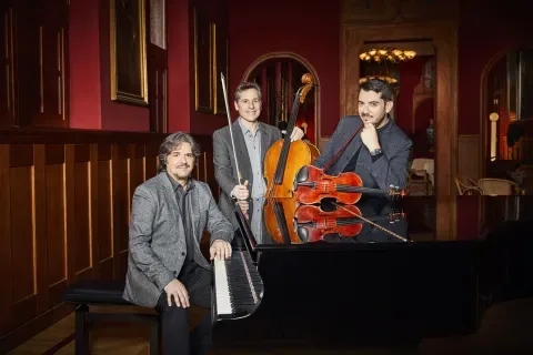 Trío Arbós and Solistas. Commissioned by the Festival de Cádiz and the CNDM for the 150th anniversary of the birth of Manuel de Falla. World premiere