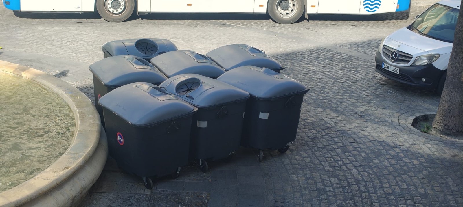 Image for the story: Jerez renews 260 garbage containers in the center with greater capacity
