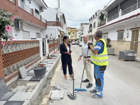Image for the story: San Roque renews the sidewalk on calle Perdiz, in la Estación