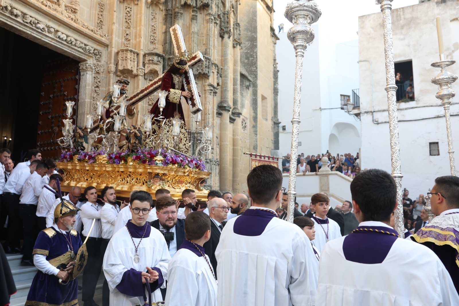 Image for the story: Arcos celebrates its first Procesión Magna with eleven floats and ten brotherhoods