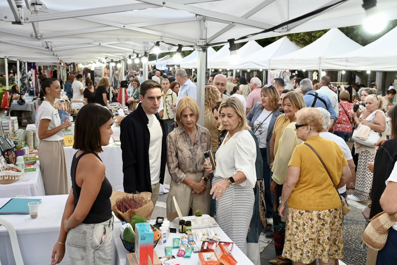 Image for the story: Jerez celebrates the Blue and White Night with around twenty exhibitors in the Arenal