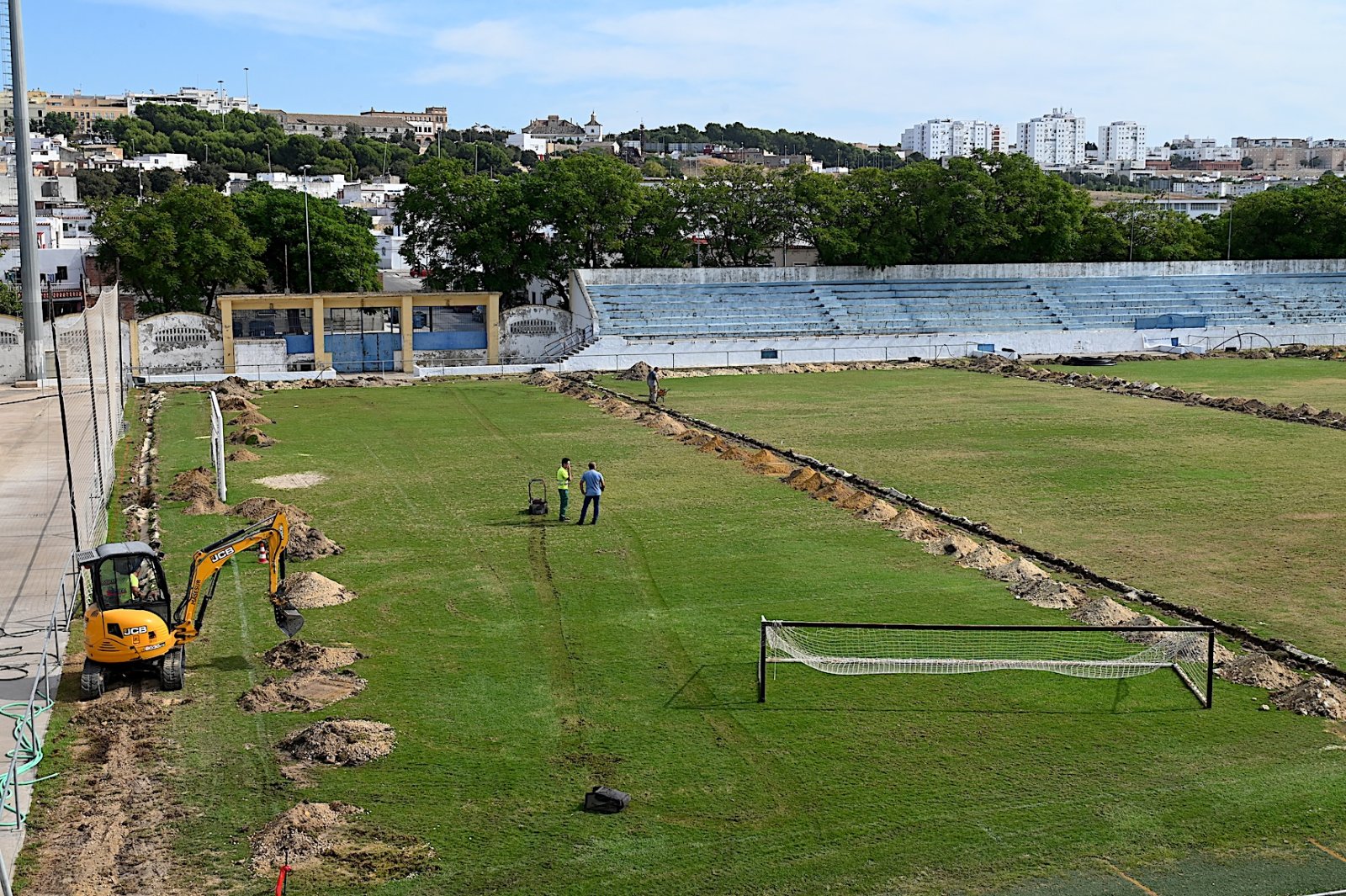 Imagen de la noticia: Comienzan las obras del nuevo riego del Estadio Pedro S. Garrido