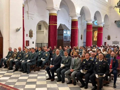 Image for the story: San Roque raises the flag for National Day and pays tribute to the Guardia Civil