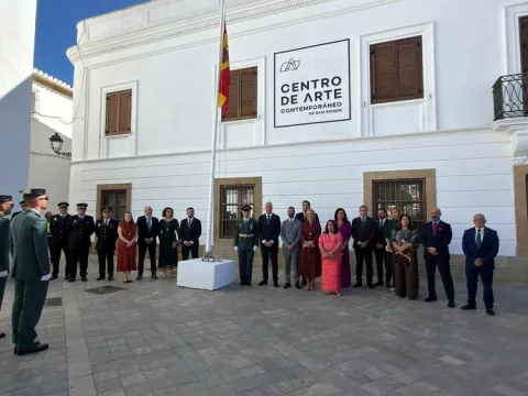 Image for the story: San Roque raises the flag for National Day and pays tribute to the Guardia Civil