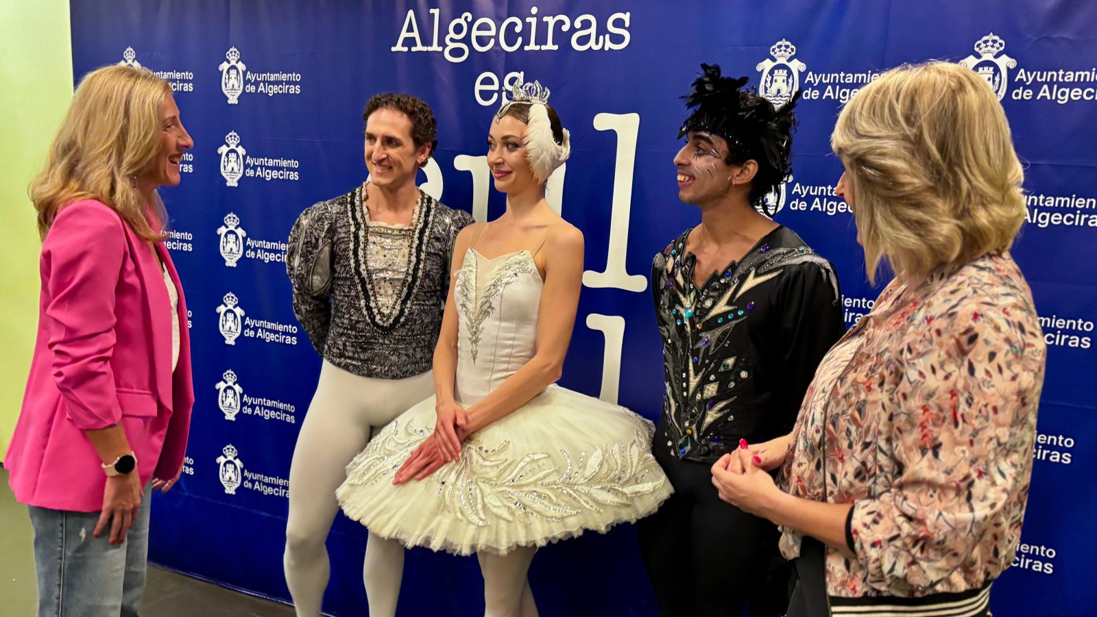 Image for the story: The Kiev International Ballet performs "Swan Lake" at the Teatro Florida