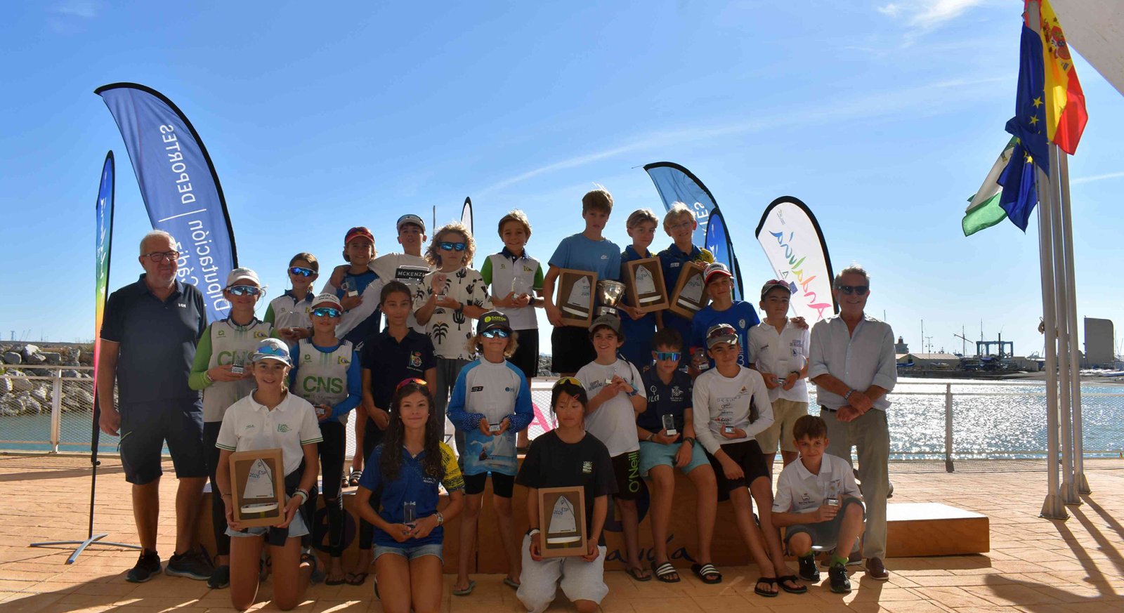 Imagen de la noticia: El Puerto reúne a más de 400 personas en el Trofeo de la Hispanidad y el Campeonato de Andalucía de Catamarán