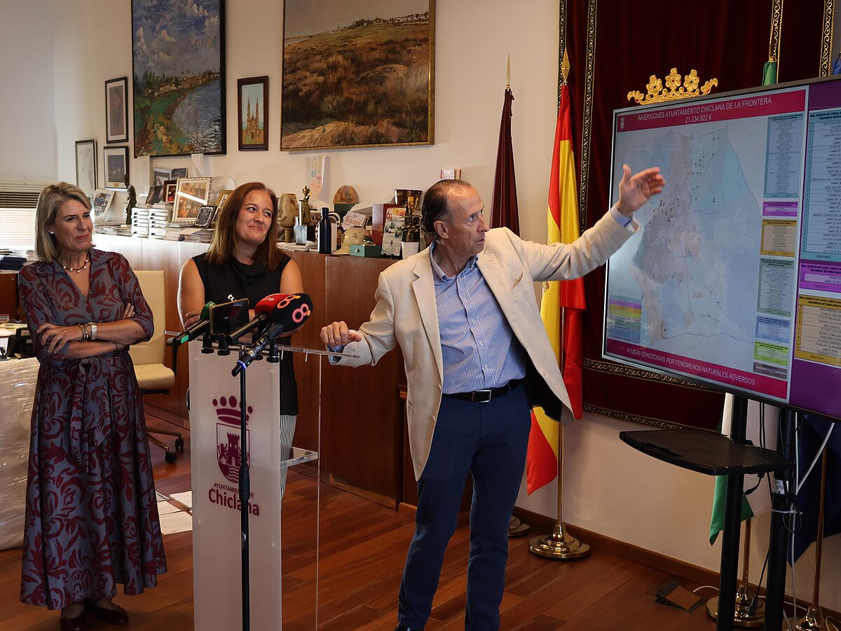 Imagen de la noticia: Chiclana invertirá 21,3 millones en 72 obras de calles, caminos y pluviales