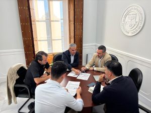 Imagen de la noticia: La Línea concreta el suelo del nuevo parque de bomberos en la calle Cartagena