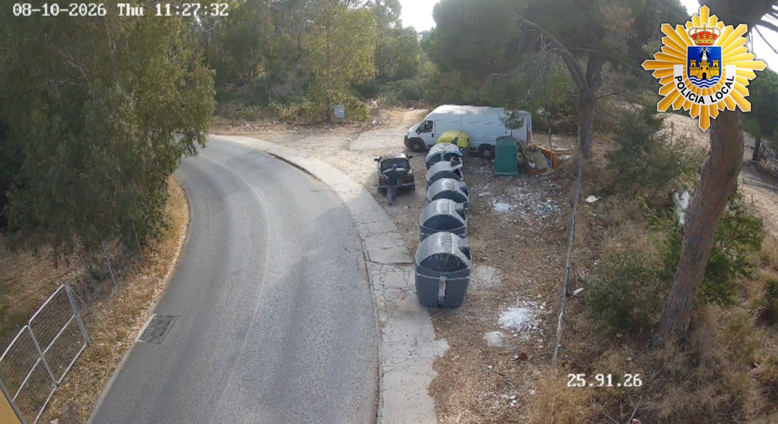 Image for the story: El Puerto fines up to 750 euros for abandoning furniture and waste in the street