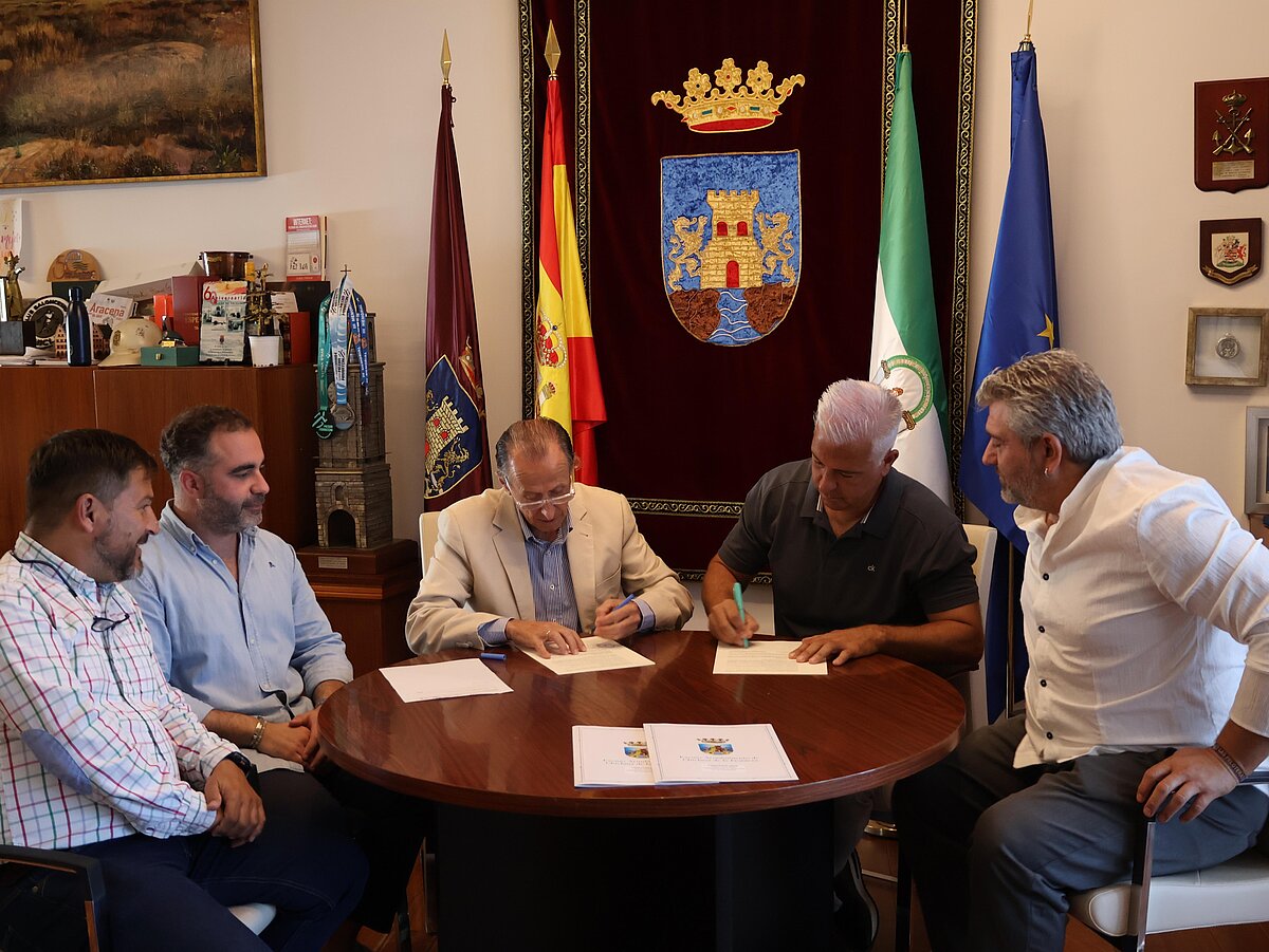 Imagen de la noticia: Chiclana subvenciona con 5.800 euros el local de la asociación carnavalesca Tatachín de la Frontera