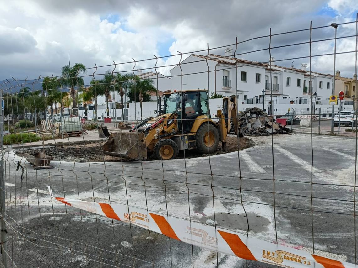 Imagen de la noticia: Los Barrios construye una rotonda en el Callejón de la Barca para mejorar la seguridad vial