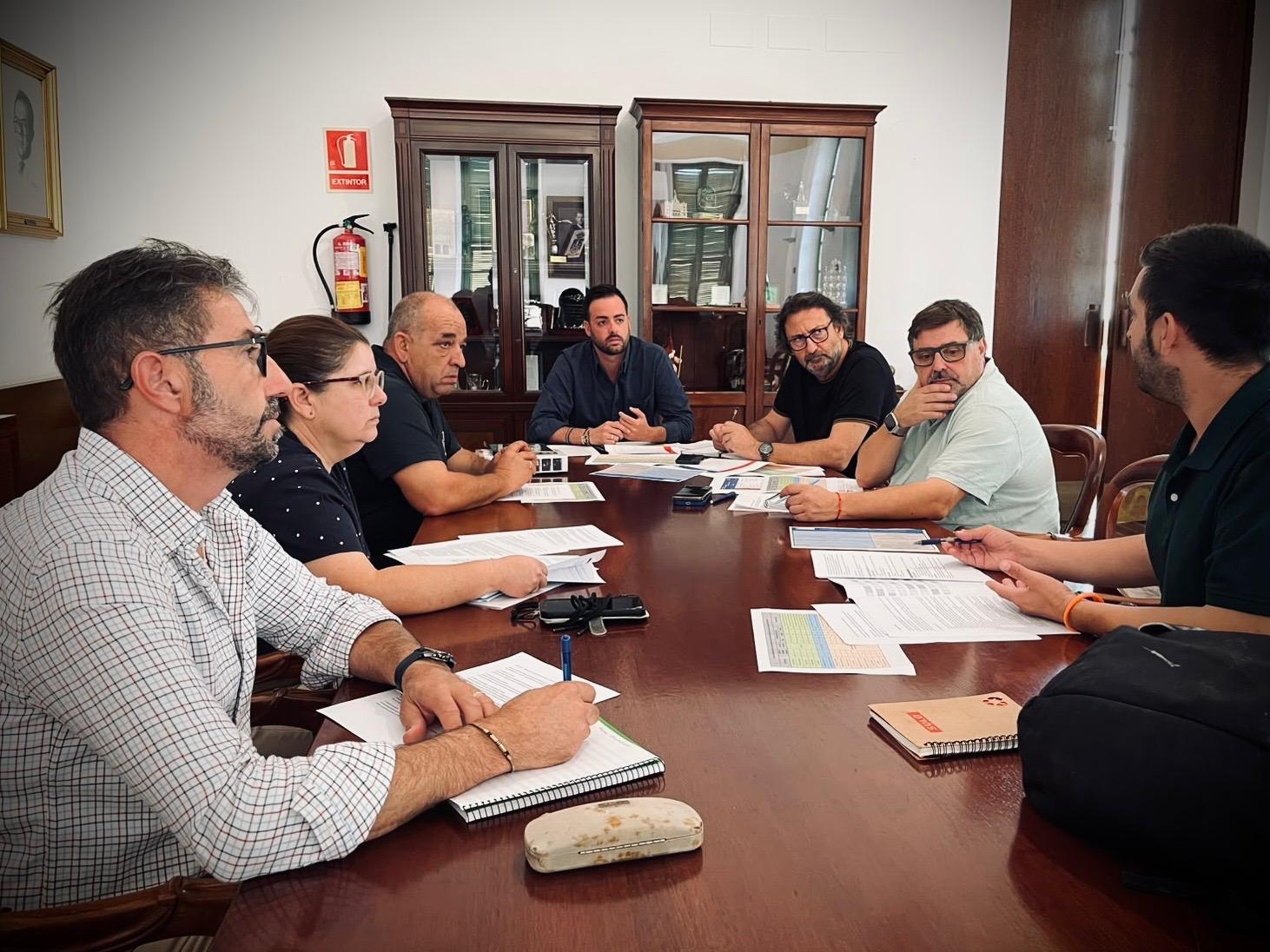 Imagen de la noticia: El Ayuntamiento y FCC estudian ajustes en contenedores y rutas de basura en El Puerto