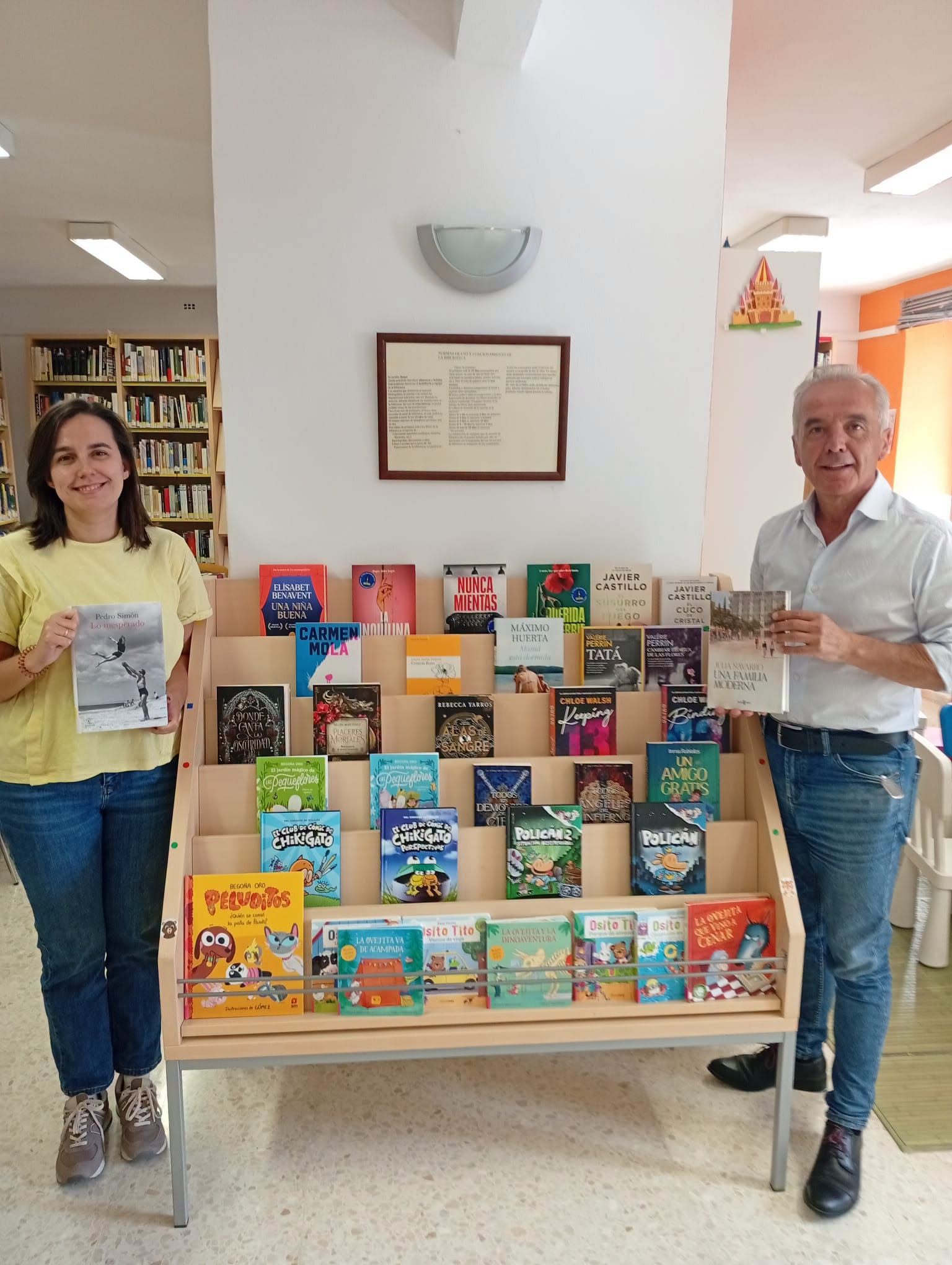 Imagen de la noticia: Villaluenga amplía los fondos de su biblioteca con un nuevo lote de libros