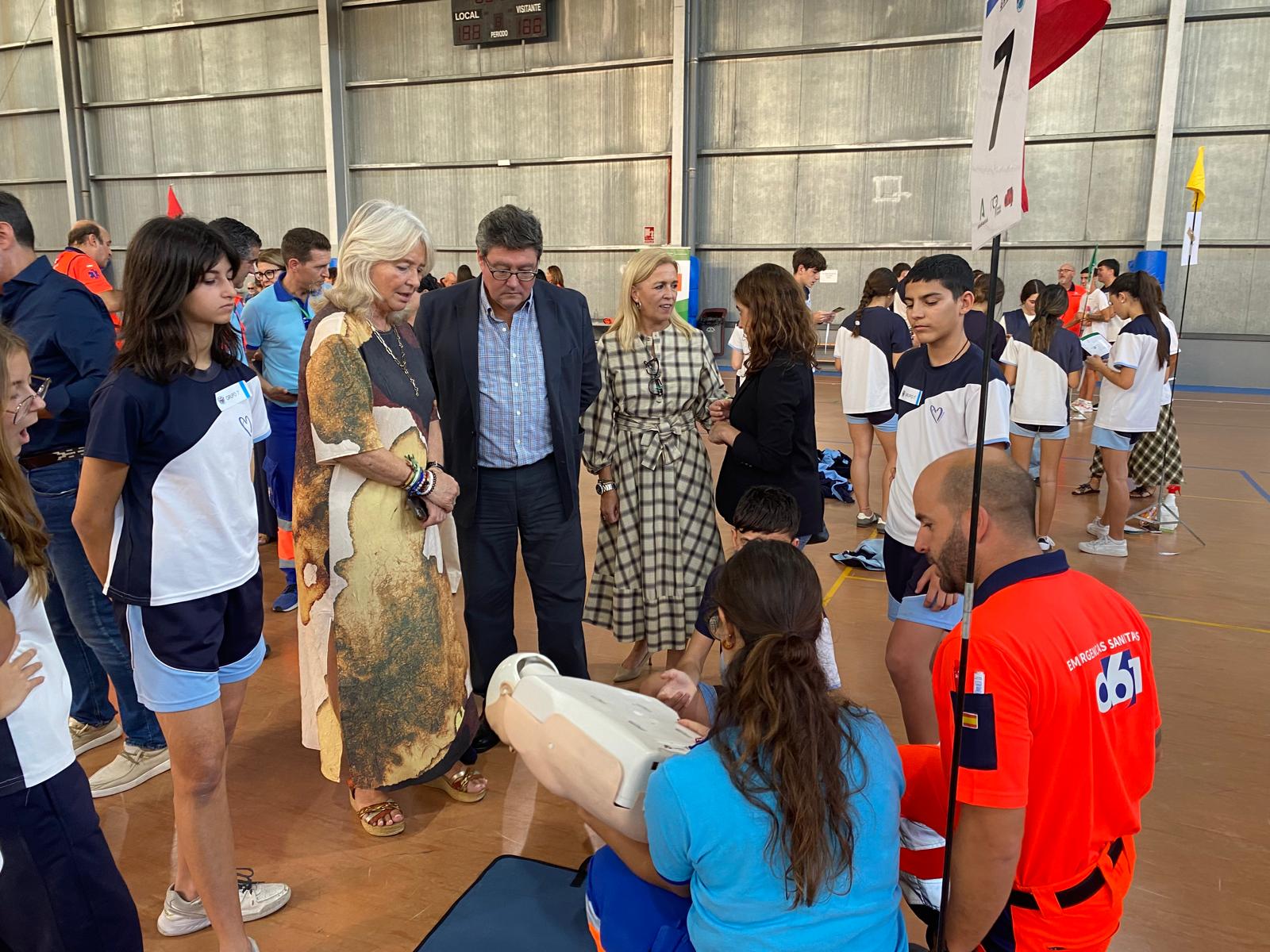 Imagen de la noticia: 1.200 jóvenes de Cádiz aprenden a reanimar a una persona en parada cardíaca