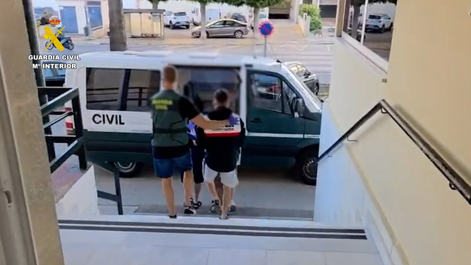 Imagen de la noticia: La Guardia Civil interviene 405 garrafas de combustible para narcos en Cádiz en lo que va de año