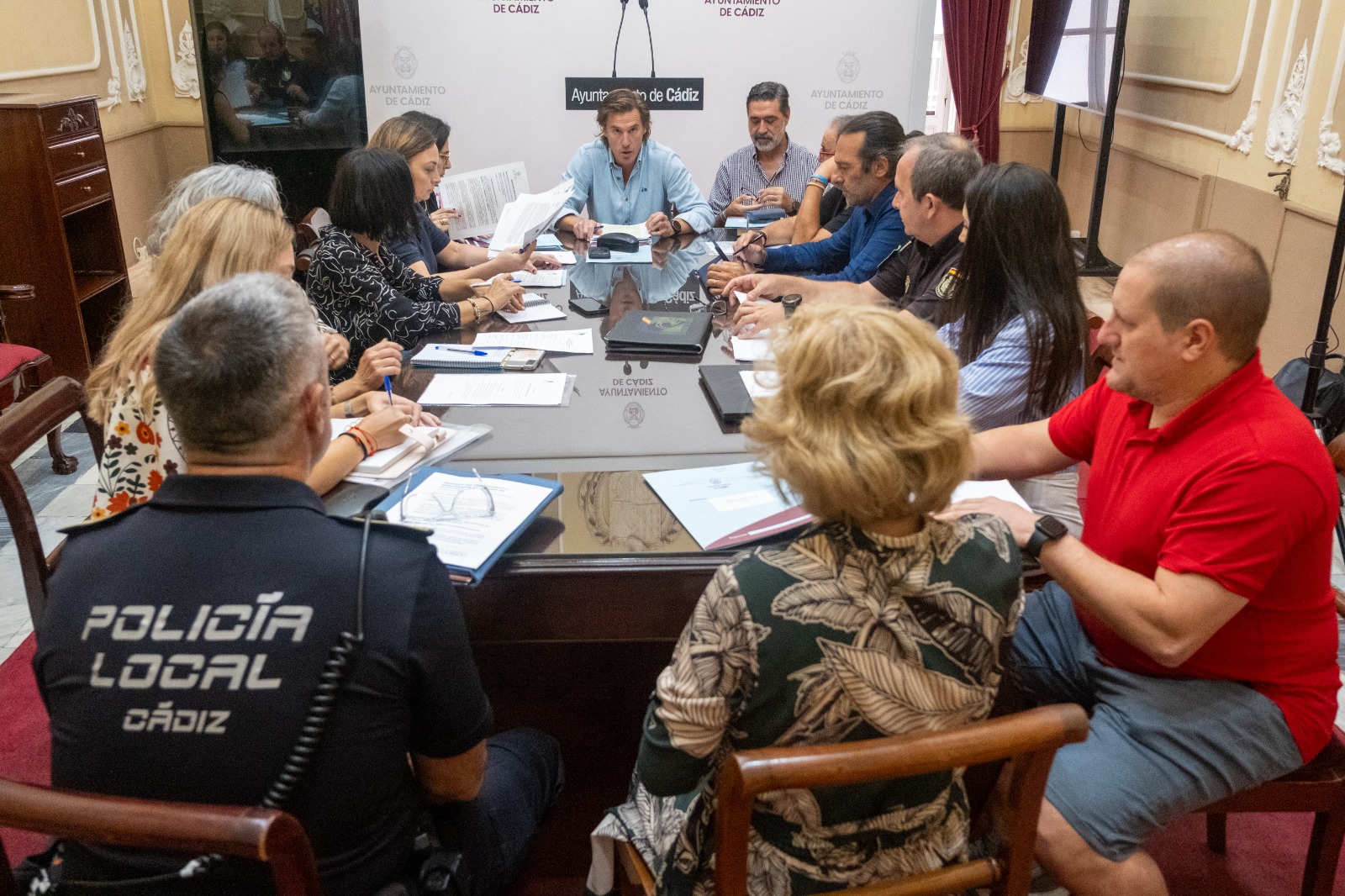Imagen de la noticia: Cádiz inicia los trabajos para renovar la ordenanza de absentismo escolar