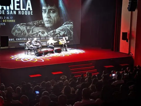 Imagen de la noticia: Esperanza Fernández, Montse Cortés y Antonio Reyes llenan el Teatro Galiardo en la Bienal de San Roque