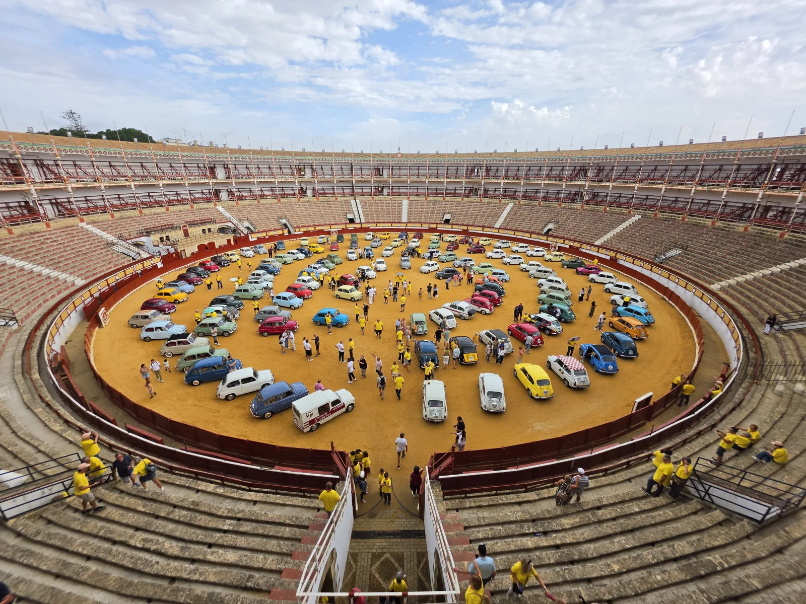Image for the story: Seat 600s pose for the first time in a bullring, in El Puerto's