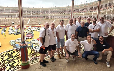 Image for the story: Seat 600s pose for the first time in a bullring, in El Puerto's