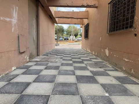 Imagen de la noticia: San Roque renueva el acerado y el ajardinamiento junto a la plaza de Miraflores