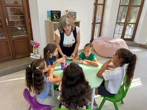 Imagen de la noticia: La Biblioteca de Campamento estrena 'Leemos juntos' con el alumnado de segundo de Primaria