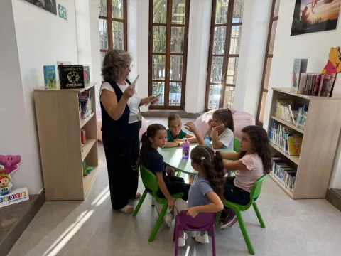 Imagen de la noticia: La Biblioteca de Campamento estrena 'Leemos juntos' con el alumnado de segundo de Primaria