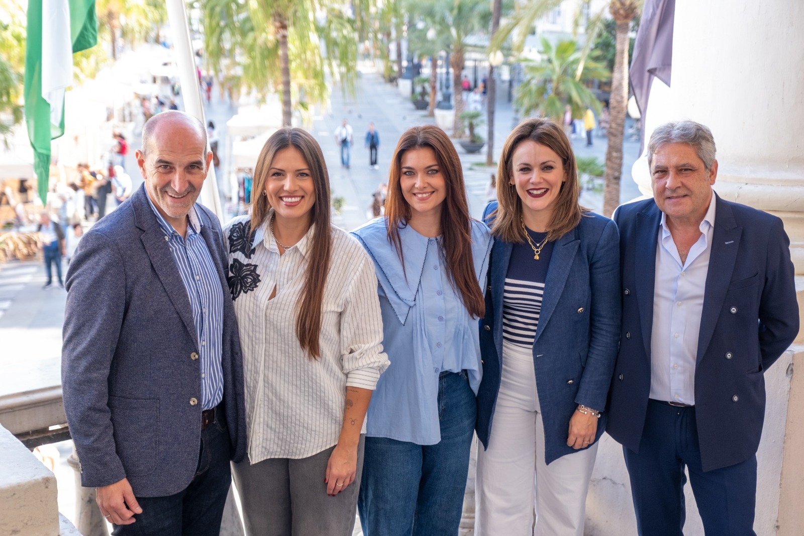 Imagen de la noticia: Los mercados de Cádiz abren Tosantos con circo, expositores y 150 euros para los detallistas