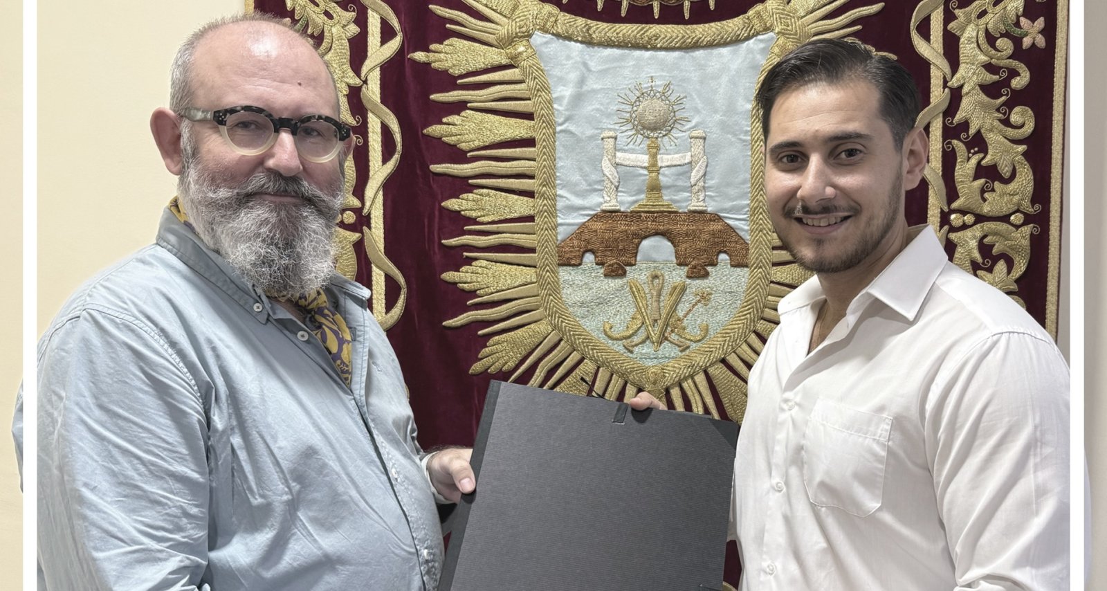 Imagen de la noticia: Harry Callahan entrega la fotografía del cartel de la Semana Santa de San Fernando de 2027