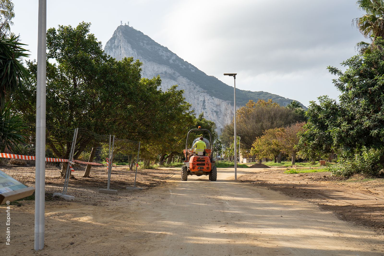 Image for the story: El parque Princesa Sofía de La Línea estrena su primera fase con dos lagunas y 1,5 kilómetros de cerramiento