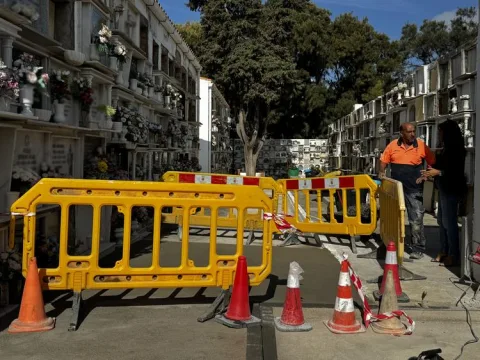 Imagen de la noticia: Los cuatro cementerios de San Roque abren sin cierre al mediodía del 26 de octubre al 2 de noviembre
