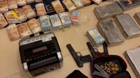 Imagen de la noticia: La Guardia Civil detiene a 18 personas por introducir cocaína por el puerto de Algeciras