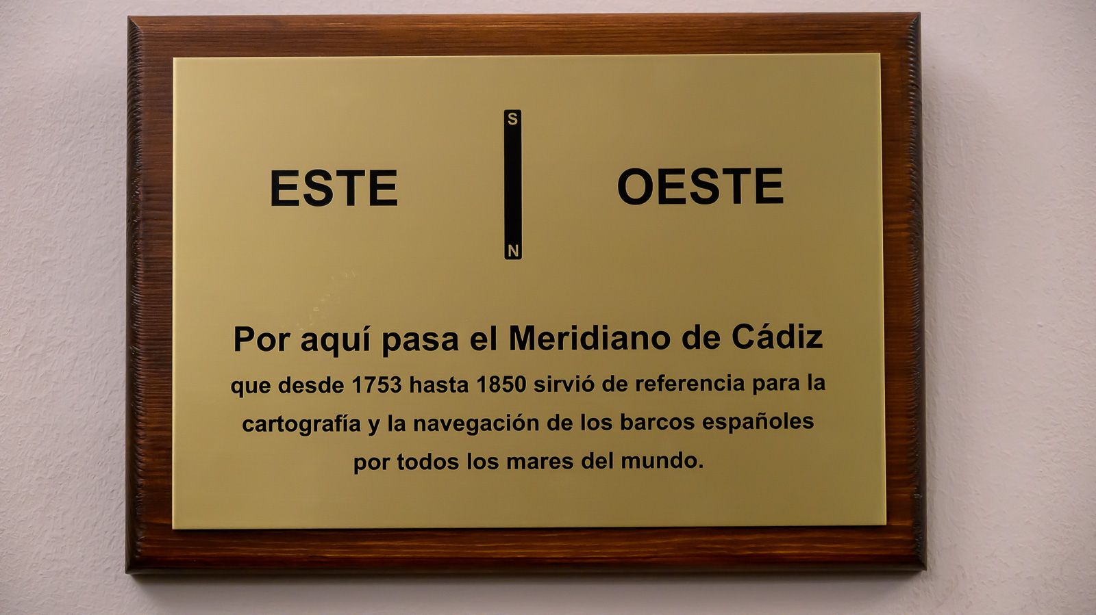 Imagen de la noticia: Cádiz reivindica su Meridiano con una metopa y una escultura