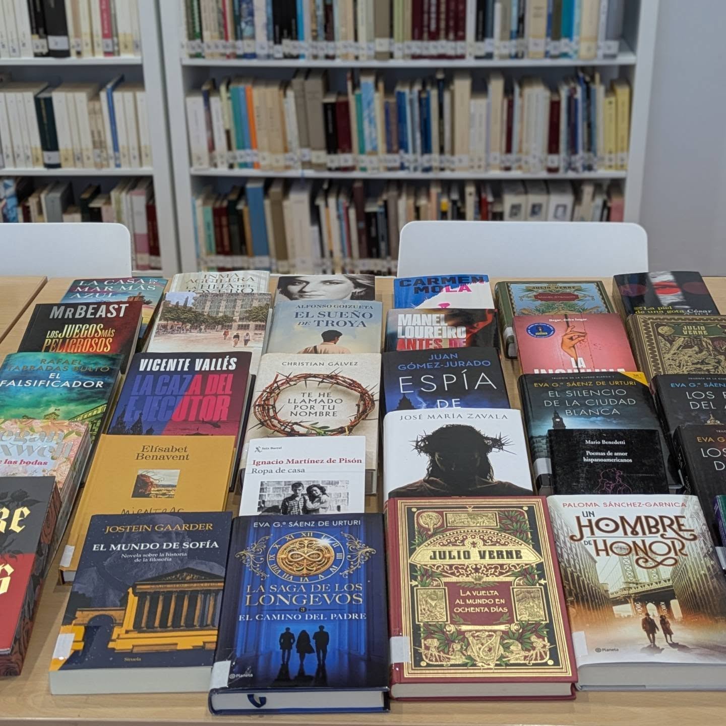 Imagen de la noticia: La biblioteca de La Línea suma 32 títulos nuevos de otoño