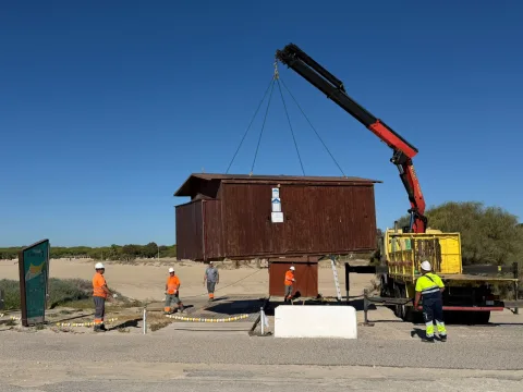 Imagen de la noticia: El Puerto retira las duchas y pasarelas de sus playas hasta finales de noviembre