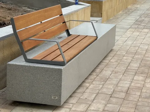 Imagen de la noticia: La Plaza de Miraflores afronta sus últimos trabajos de remodelación