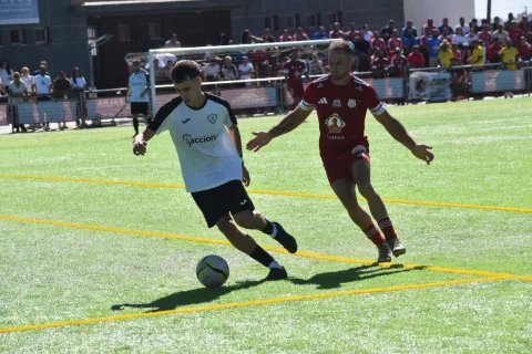 Imagen de la noticia: El Guadiaro pierde 2-0 en Sanlúcar y se queda con 11 puntos