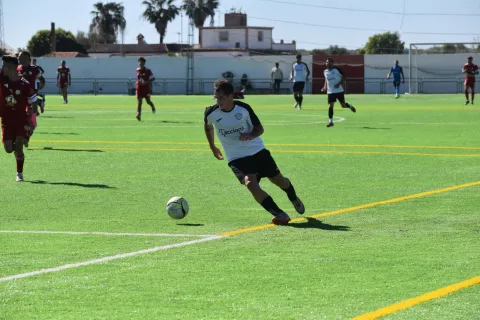 Imagen de la noticia: El Guadiaro pierde 2-0 en Sanlúcar y se queda con 11 puntos