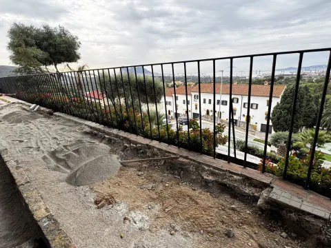Imagen de la noticia: San Roque renueva el acerado del Mirador de Los Cañones