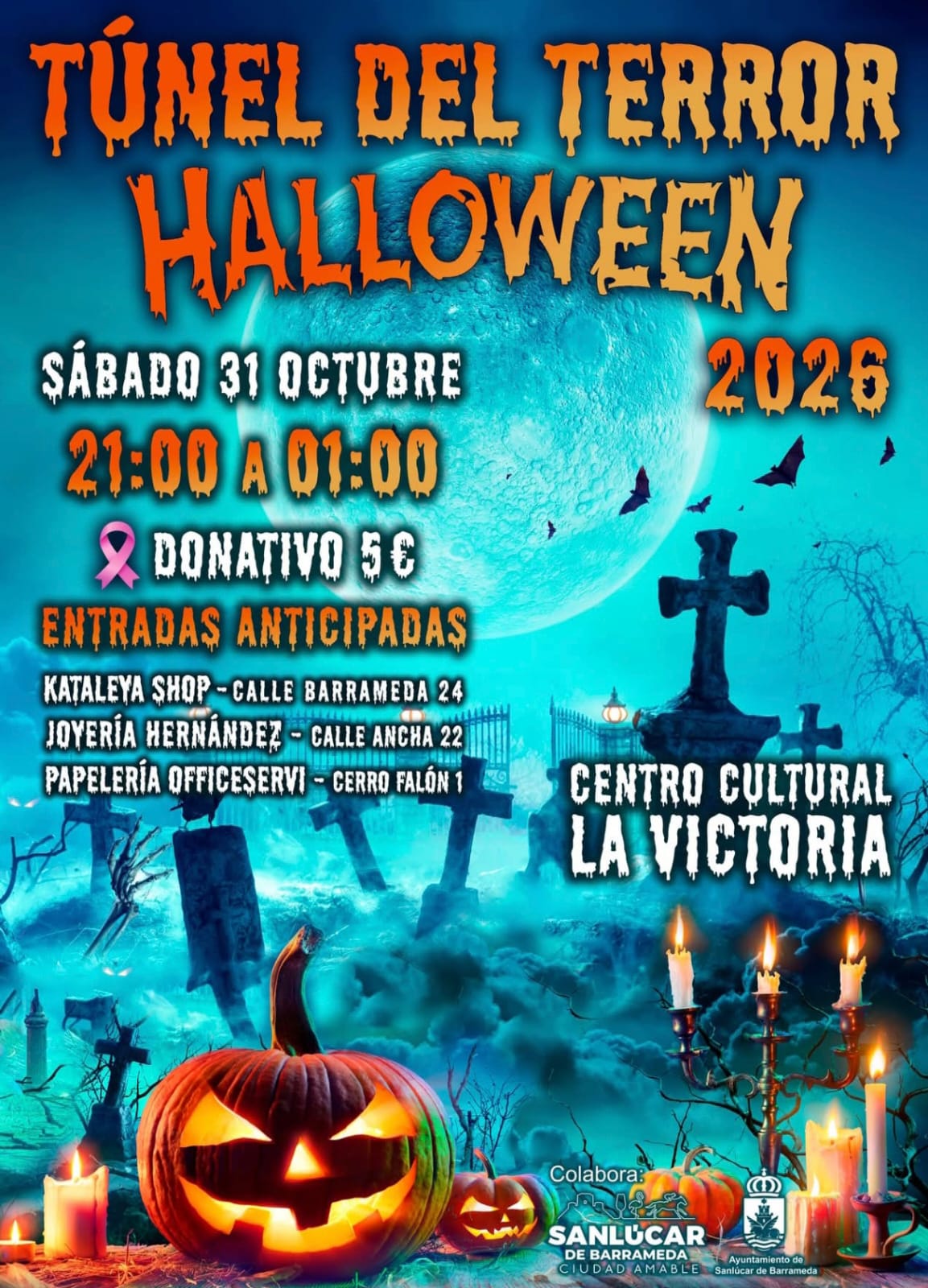 Cartel de Halloween con calabaza iluminada, cementerio, luna llena y murciélagos sobre fondo azul.