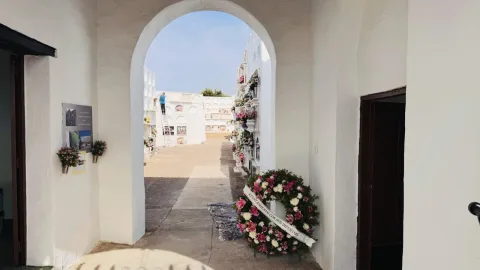 Imagen de la noticia: Jimena mejora sus cementerios antes de Todos los Santos