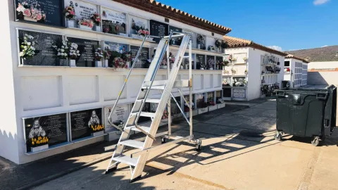 Imagen de la noticia: Jimena mejora sus cementerios antes de Todos los Santos